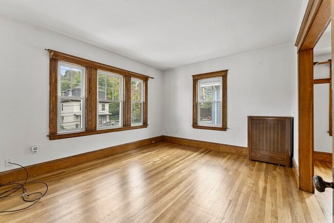 Building Photo - 37 Warren Ave