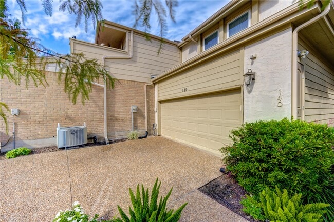 Building Photo - 12625 Memorial Dr