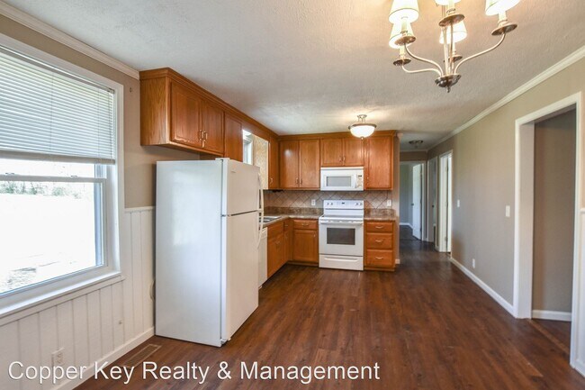 Building Photo - 3 br, 1 bath House - 803 Lutz Lane