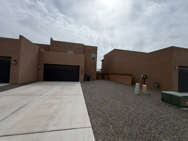 Building Photo - 3 Bedroom New Build Town Home in Mesa Del Sol Near Netflix Studios!