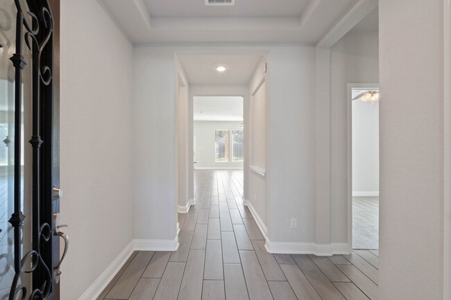 Building Photo - 2811 Ridgecliff Ct