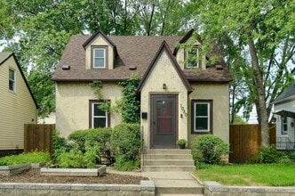 Building Photo - 1050 5th Ave S