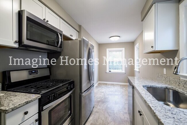 Foto del edificio - Completely Remodeled 2 Bedroom Home in Lak...
