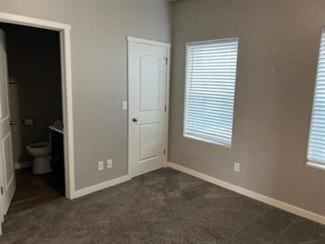 Building Photo - 657 Pebble Mountain Dr