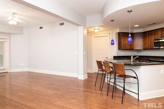 Foto del edificio - 222 Glenwood Ave