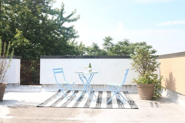 Building Photo - 1347 Greene Ave