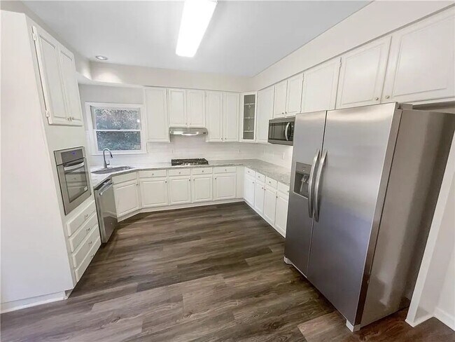 Building Photo - 1931 Manhattan Pkwy