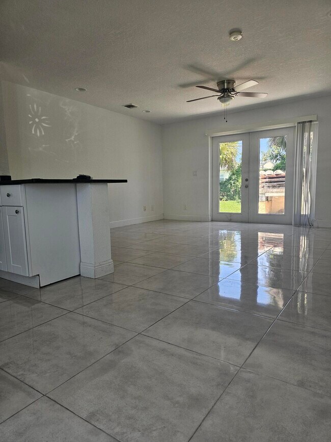 Foto del edificio - 1142 W 23rd St