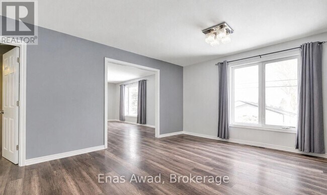 Building Photo - 2490 Mer-Bleue Rd