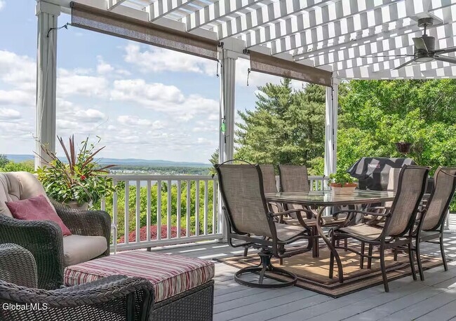 Foto del edificio - 27 Hill Rd