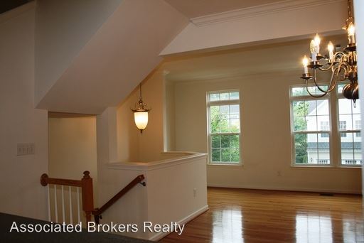 Building Photo - 3 br, 3 bath House - 723 Rainier Road
