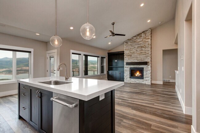 Foto del edificio - Two-Story Hideout Townhome!