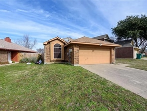 Building Photo - 911 Plantation Dr