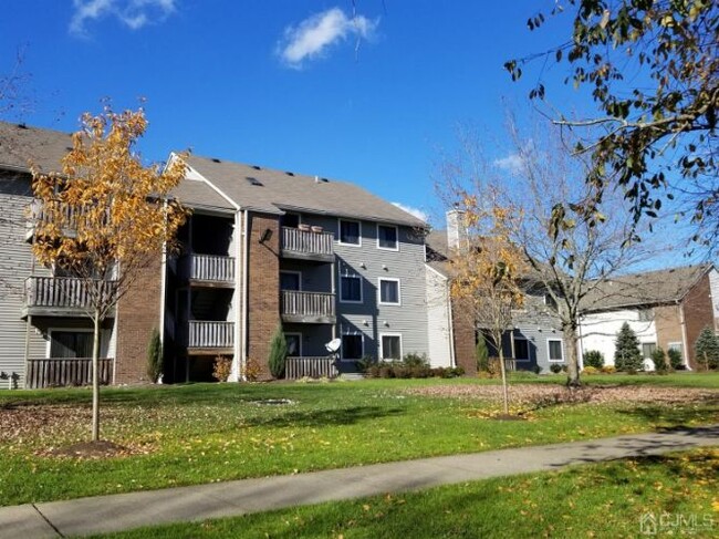 Building Photo - 809 Ravens Crest Dr