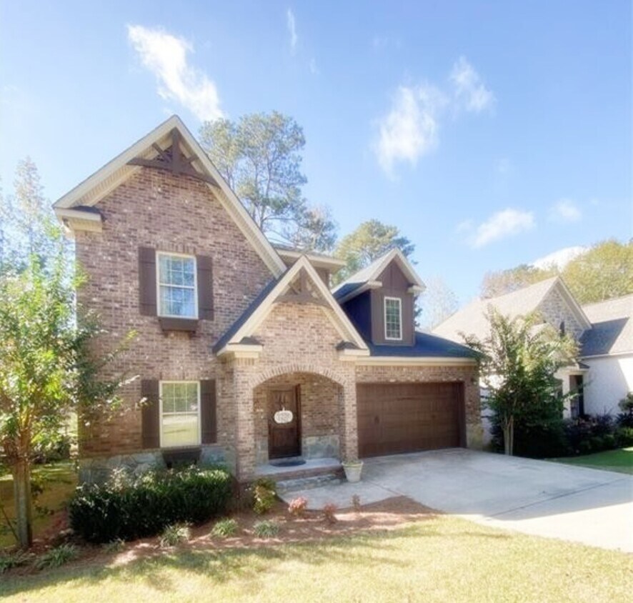Primary Photo - 221 Hickorywoods Dr