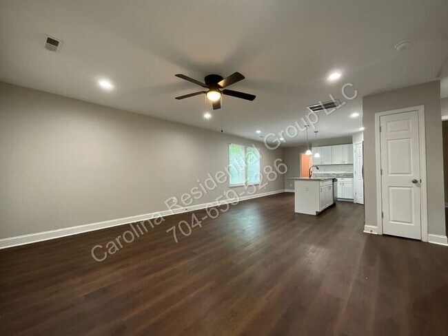 Foto del edificio - 419 S Green St
