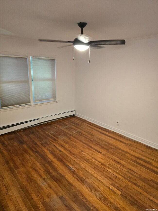 Foto del edificio - 43-32 194th St