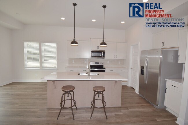 Building Photo - Gorgeous 4 bd home with attached garage! N...