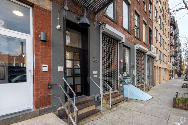 Building Photo - 428-430 E 10th St