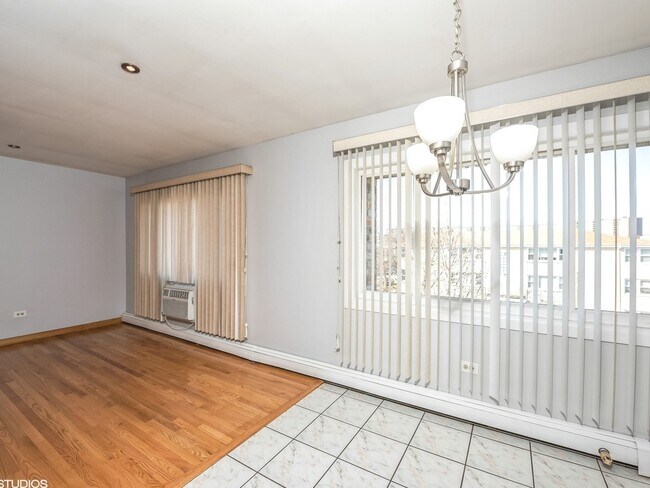 Foto del edificio - 8649 W Foster Ave