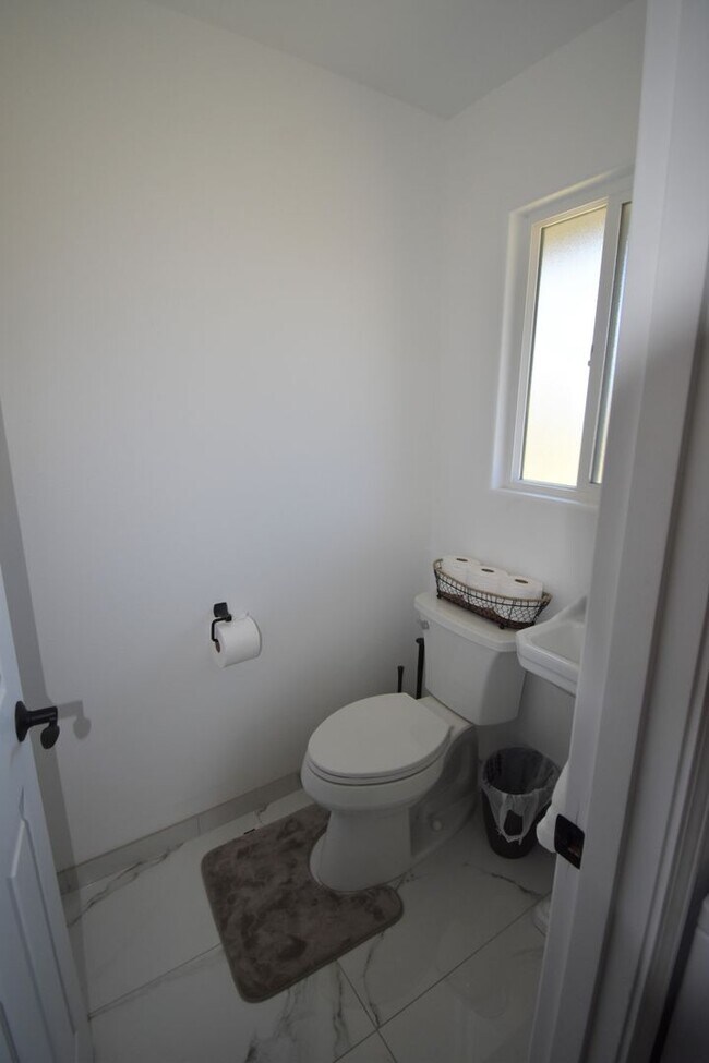 Foto del edificio - 3 Year Old, 3 Bedroom 2.5 Bath Partially F...