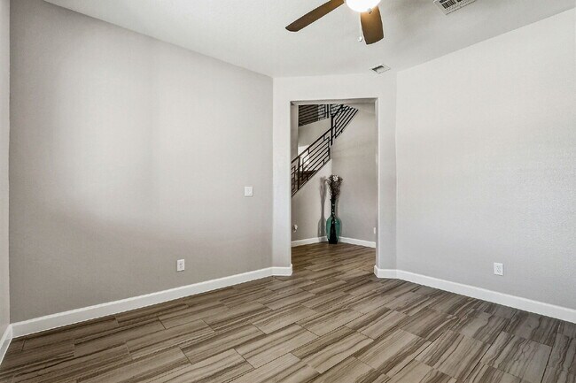 Building Photo - 3 bedroom with flex room available in Horizon City