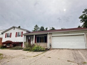 Building Photo - 6942 Leslee Crest Dr