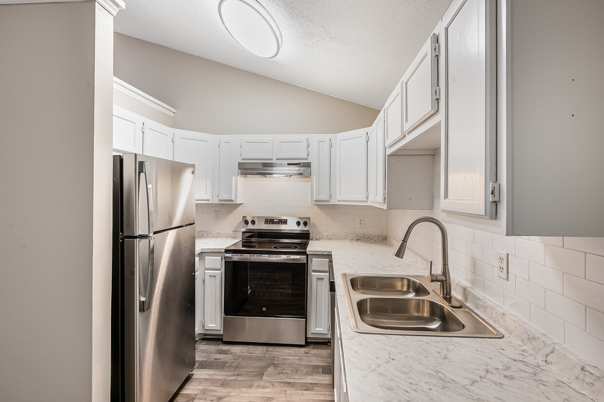 Primary Photo - Jamestown Manor Apartments