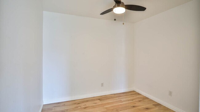 Foto del edificio - East LA duplex