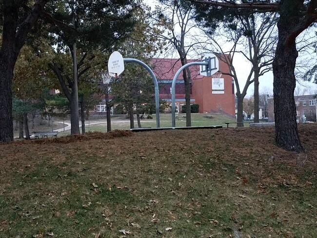 Foto del edificio - 2616 Harriet Ave