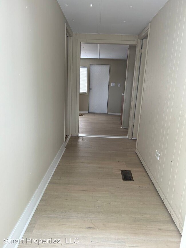 Building Photo - 2 br, 1 bath House - 1505 Goodyear Ave, #17 B