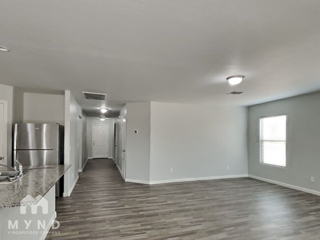Building Photo - 2355 Oakmont Ln