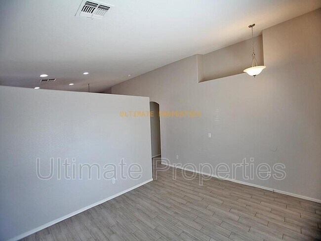 Building Photo - 12950 W Sharon Dr