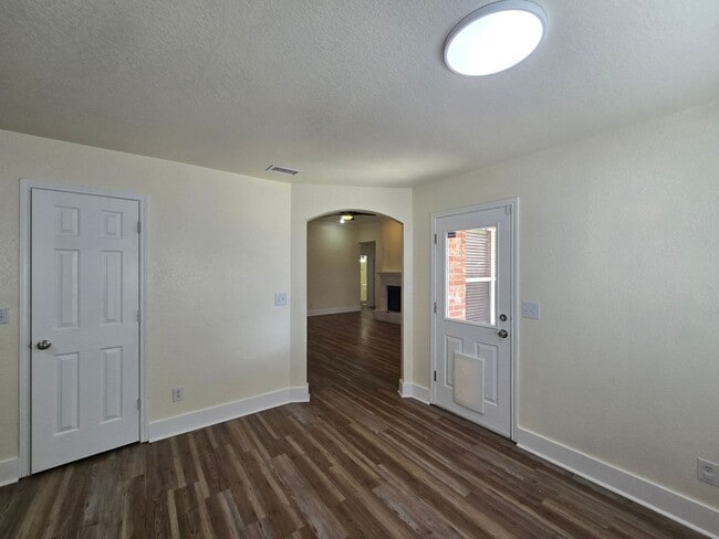 Building Photo - RENT REDUCTION - AVAILABLE NOW!