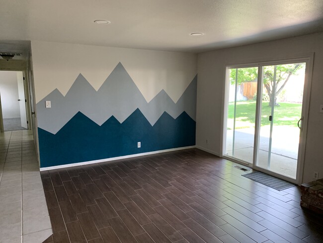 Building Photo - 2960 Chavez Dr