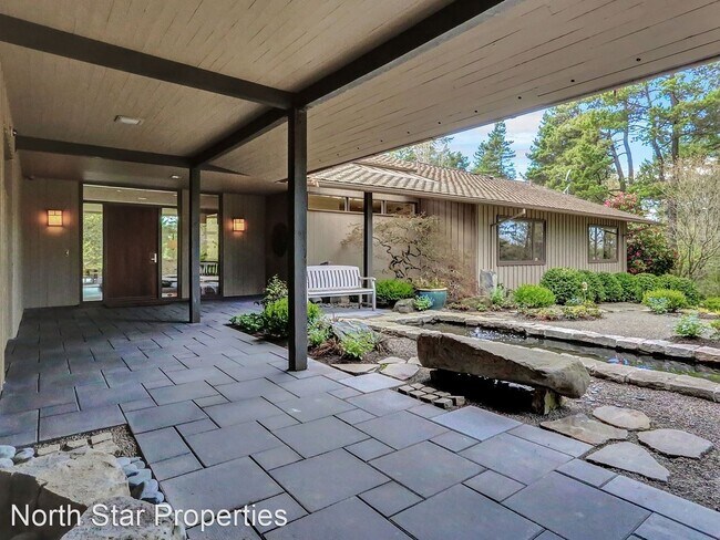 Building Photo - 4 br, 3.5 bath House - 1200 SW 61st Dr.