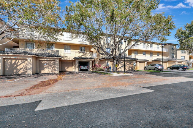 Building Photo - 2060 Greenview Shores Blvd