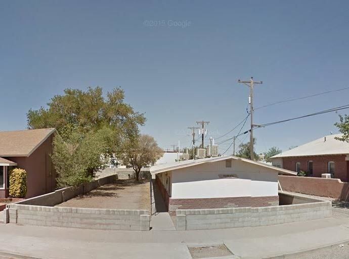 Primary Photo - 114 S Iron St