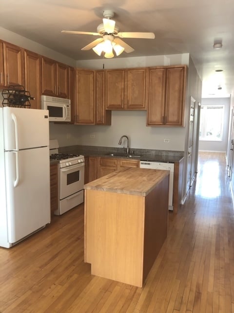 Photo - 2237 W Fullerton Ave Apartment