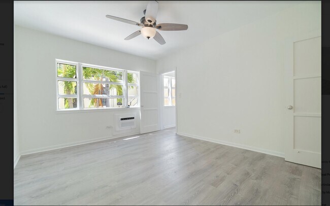 Building Photo - 233 Royal Poinciana Way