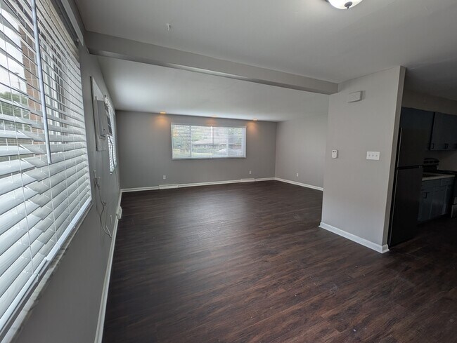 Building Photo - 110 Cromwell Pl