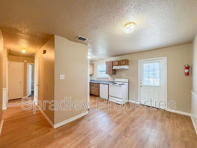 Building Photo - 803 Apache Dr