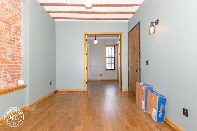 Foto del edificio - 164 Graham Ave