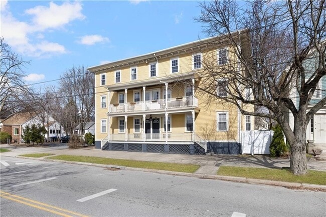 Building Photo - 104 Dexter St