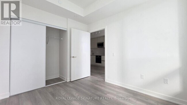 Photo du bâtiment - 120 Broadway Ave