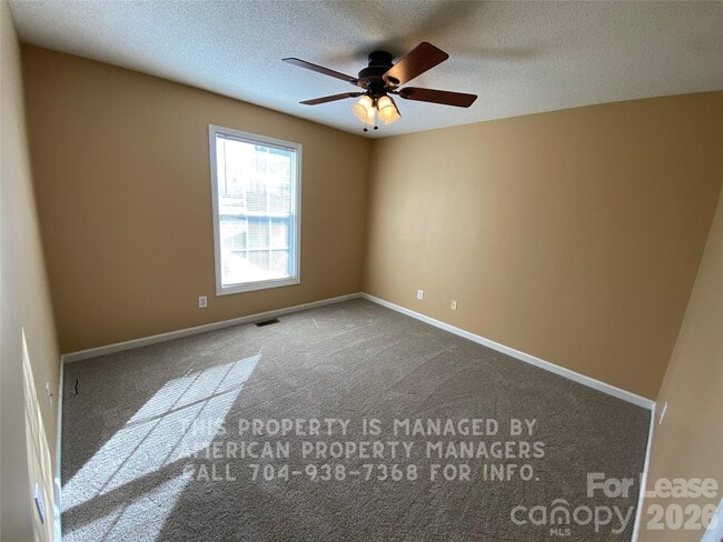 Foto del edificio - 318 Kimball St