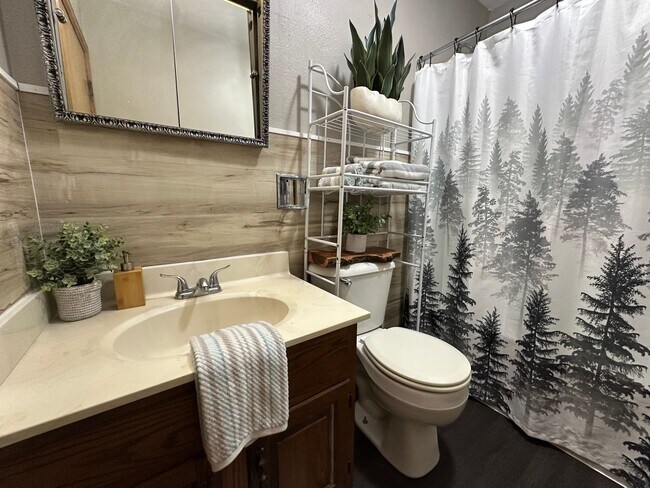 Foto del edificio - 3bed, 1 bath home for rent in Waterloo.