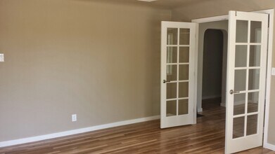 Building Photo - 875 S Minaret Ave