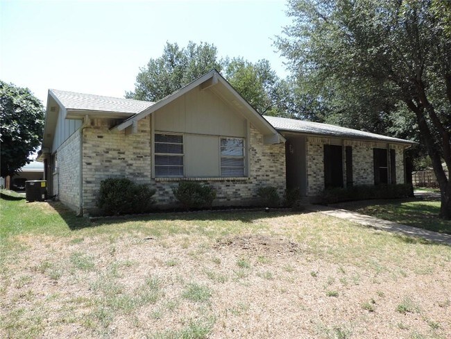 Foto del edificio - 3401 Country Club Dr