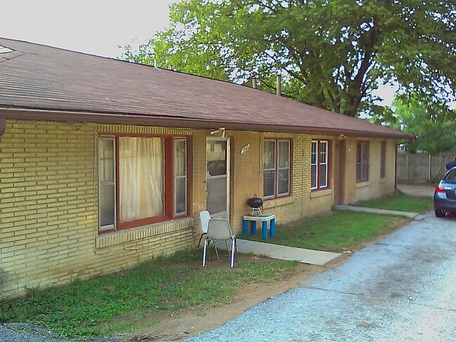 Building Photo - 10004 Balboa Dr
